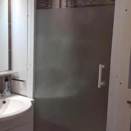 Homestay szállás Les Lavandins,chambre Climatise, A 300 Tram L5, Parking Et Wifi Gratuit *