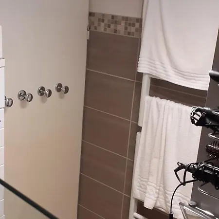 Les Lavandins,chambre Climatise, A 300 Tram L5, Parking Et Wifi Gratuit Homestay szállás Montpellier