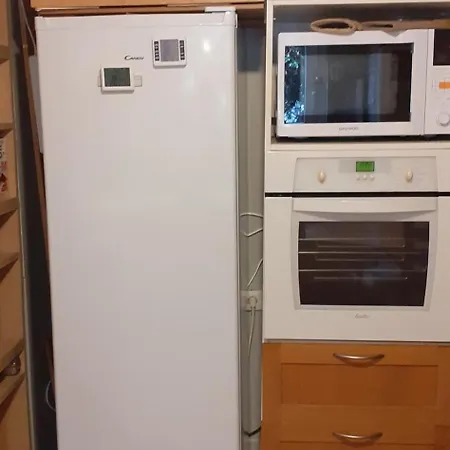 Homestay Les Lavandins,chambre Climatise, A 300 Tram L5, Parking Et Wifi Gratuit *