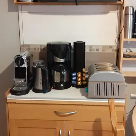 Les Lavandins,chambre Climatise, A 300 Tram L5, Parking Et Wifi Gratuit