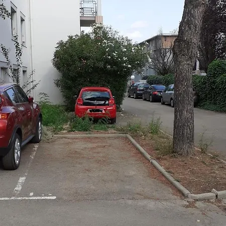 Les Lavandins,chambre Climatise, A 300 Tram L5, Parking Et Wifi Gratuit *